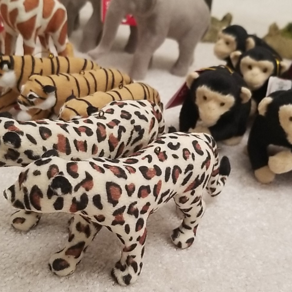 Miniature Animals 🌴🐵🦁🐅🦒🐘🐆🌴